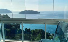Cobertura com vista para o mar